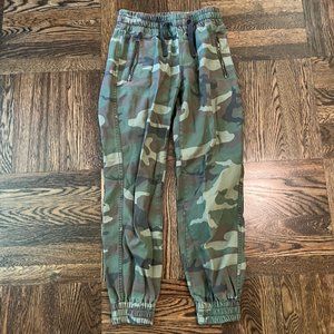 TNA Alix Pant Camo